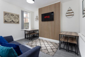 Newcombe House - Air Host & Stay - Free Parking